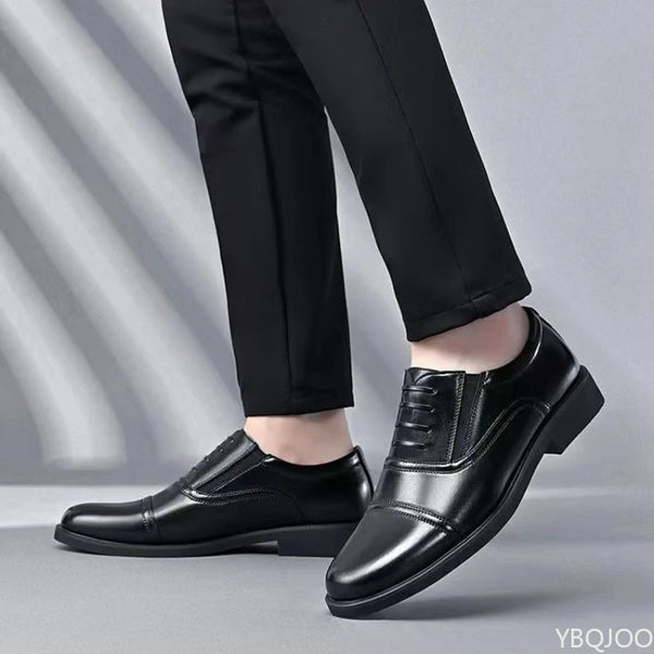 Professional black leather-look business shoes with low heel for men