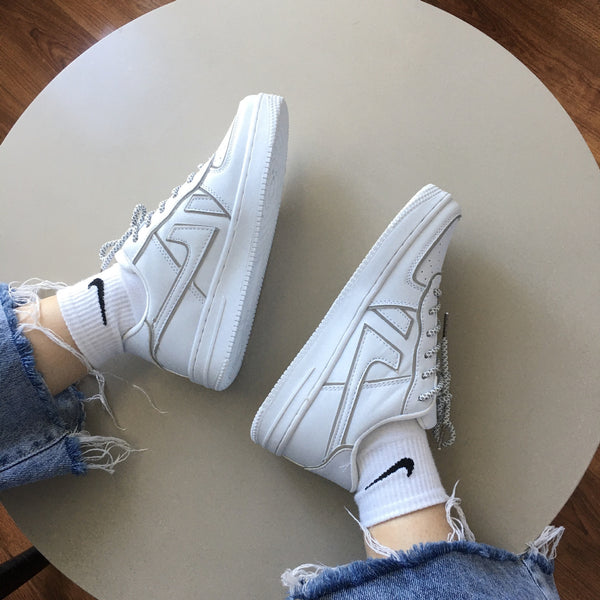 Unisex Reflective White Sneakers with Durable TPR Sole - Stylish Low-top Lace-up Shoes for Comfortable Wear.