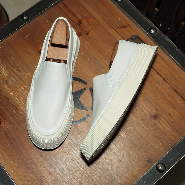 Men's Breathable Loafers in Black & White - Versatile Style & Comfort. semiclassiked.