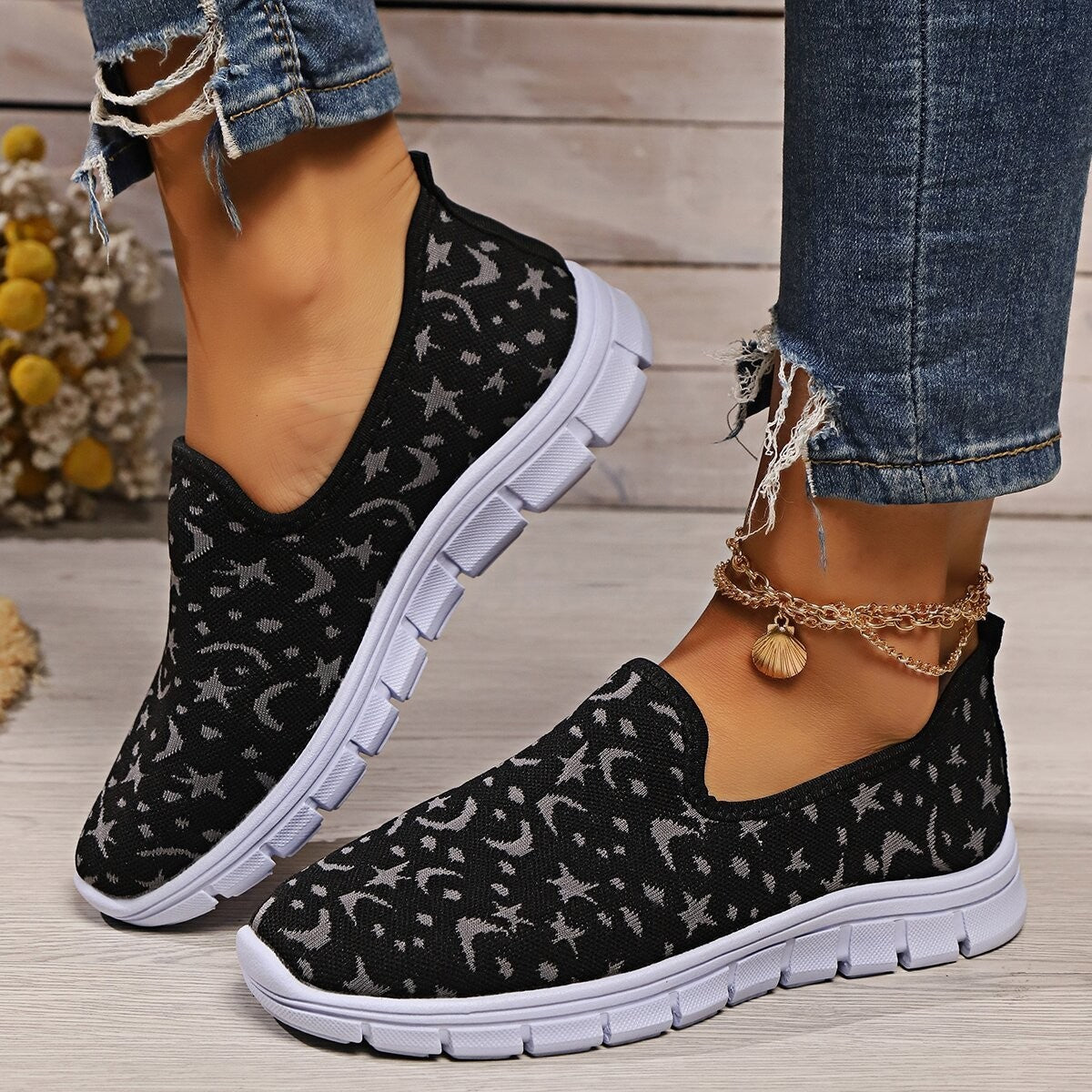 Cloth Cover Light Bottom Comfortable Slip-on Sports Shoes