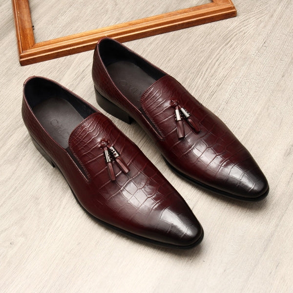 Elegant Leather Men's Dress Shoes - Business/Formal Wear, Cowhide Upper, Pointed Toe Design, Black/Brown Colors, Comfortable and Stylish.