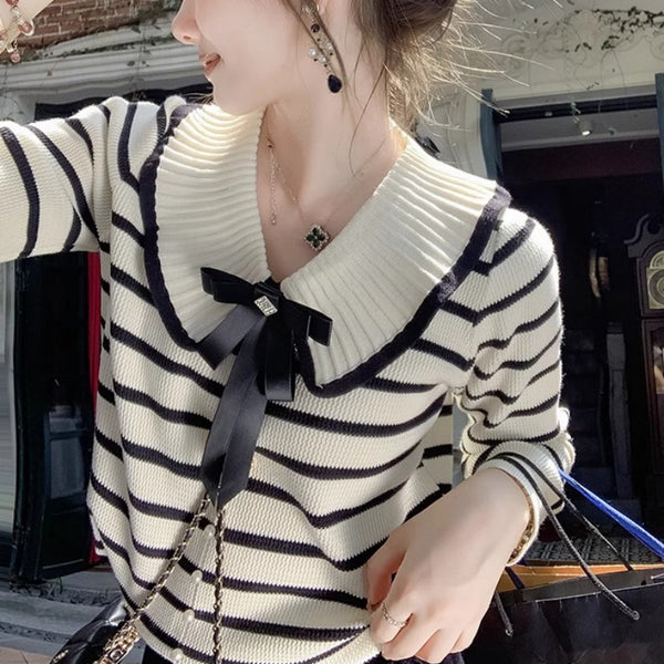 Chic Women's Doll Collar Sweater with Bow Pattern Detail