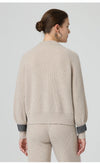 Versatile 100% wool cardigan in relaxed fit with single-breasted button closure