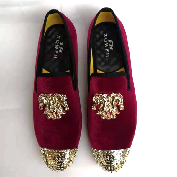 Elegant gold toe loafers for men, designed for comfort and style.