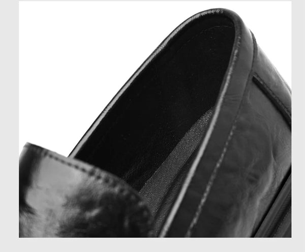 Men's loafers with a solid color, adding sophistication to any outfit.