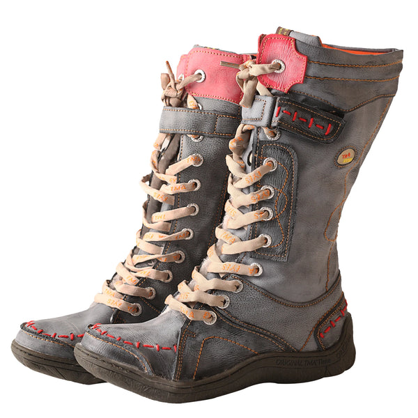 Women's snow boots with artisan craftsmanship and true-to-size fit