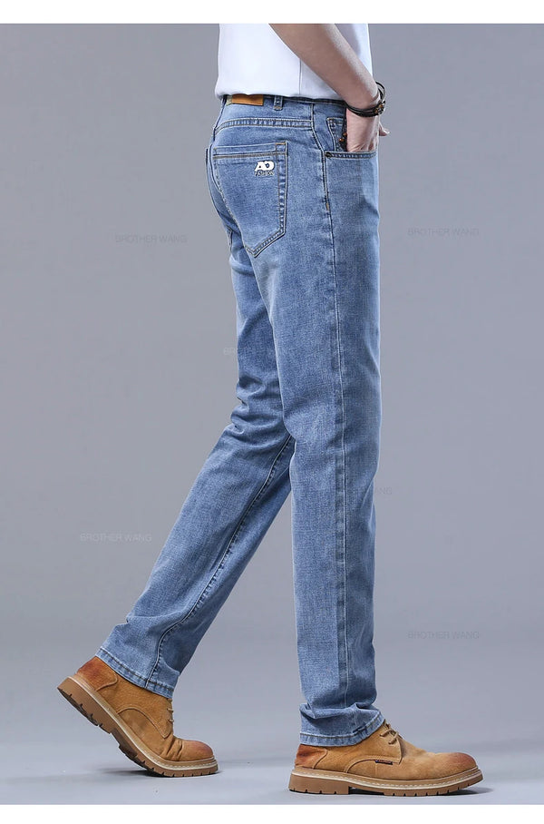 Functional pocket jeans with sleek silhouette design
