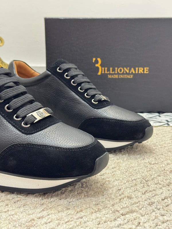 Black leather loafers with rubber sole, great for autumn.