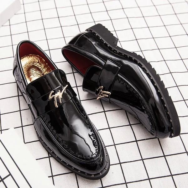 Elegant men's patent leather Oxford dress shoes with a glossy finish.
