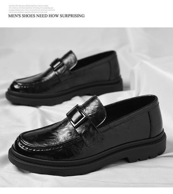 Men's loafers in grey leather, versatile for various outfits.