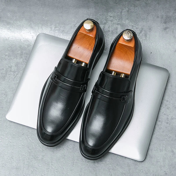 Year-round leather loafers suitable for spring and autumn events.