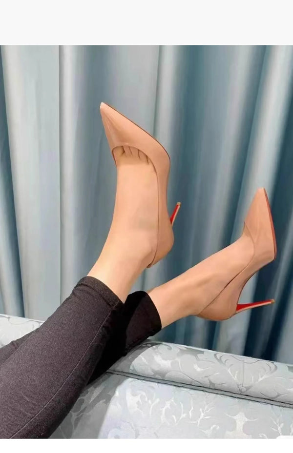 Designer stiletto pumps with pointed toe and premium leather construction