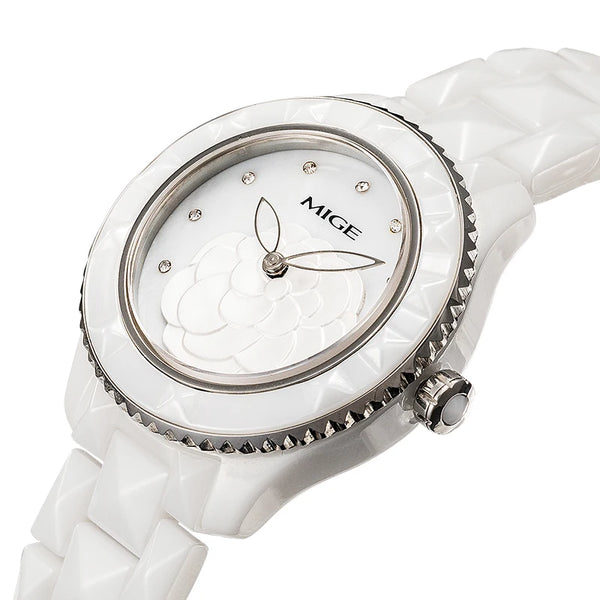 Stylish rose gold accessories: the perfect gift for her with timeless charm.