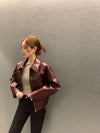 Chic cropped leather jacket for women in premium faux leather, featuring a stylish turn-down collar and zipper closure.