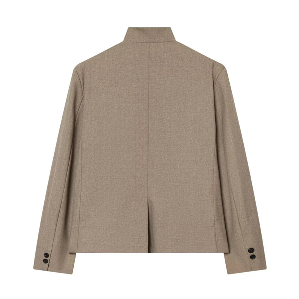 Wrinkle-resistant travel blazer with functional pocket design