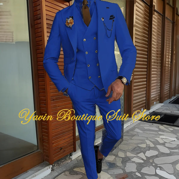 Double-breasted blazer with a timeless style for the modern groom.