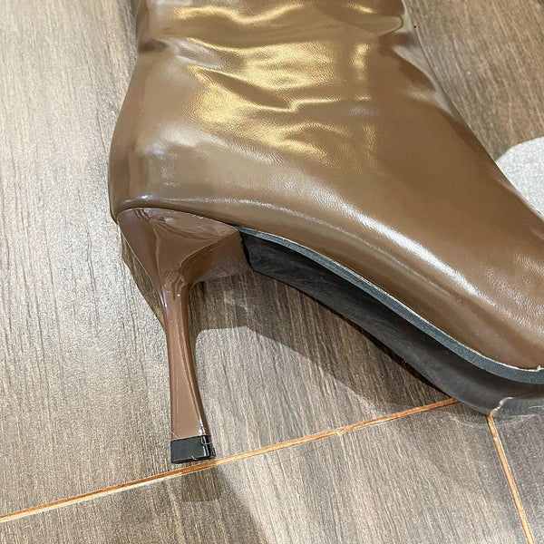 Chic women's ankle boots with zipper, high heel, pointed toe, and PU leather for stylish autumn and winter fashion.