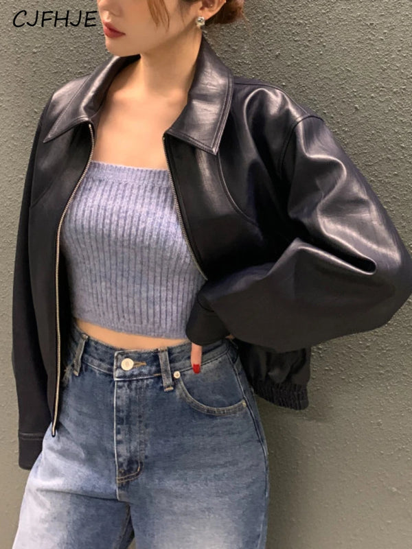 Chic cropped leather jacket for women in premium faux leather with turn-down collar and zipper closure, perfect for autumn an