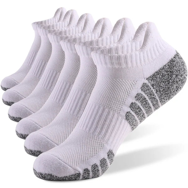 Shock-absorbing running socks with a snug fit, ideal for winter running and outdoor activities.