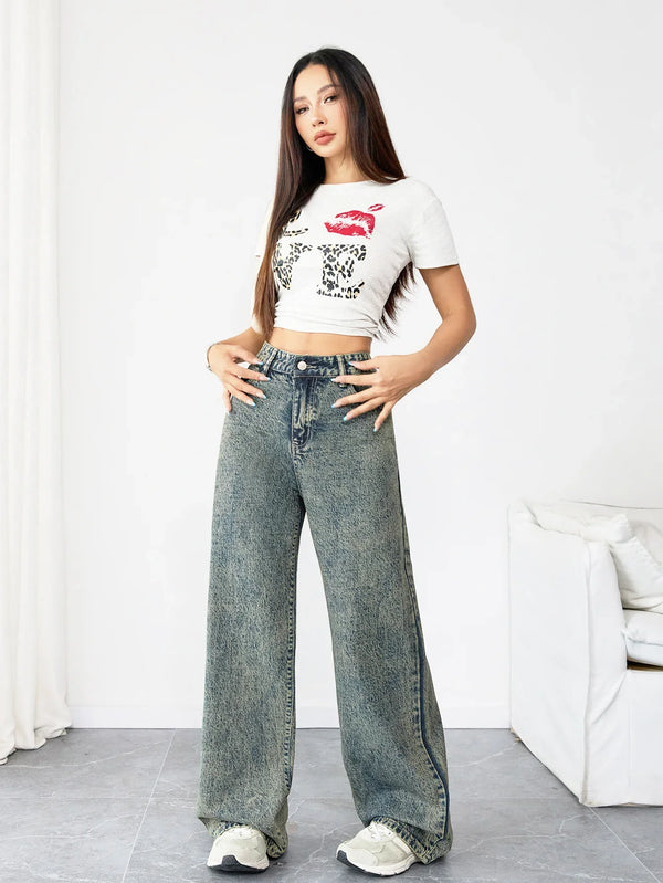 Casual outfit featuring wide-leg jeans paired with a breezy tunic.