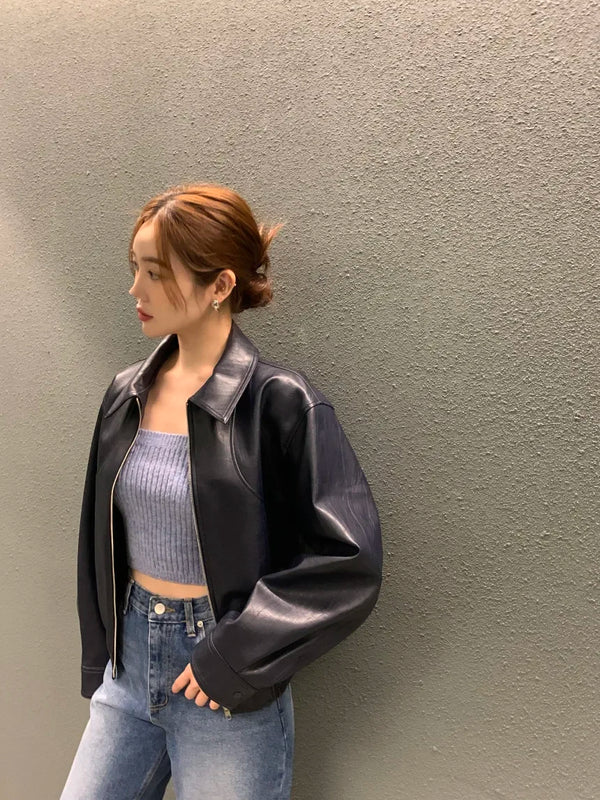 Chic cropped leather jacket for women in faux leather, perfect for autumn and winter, featuring a stylish turn-down collar.