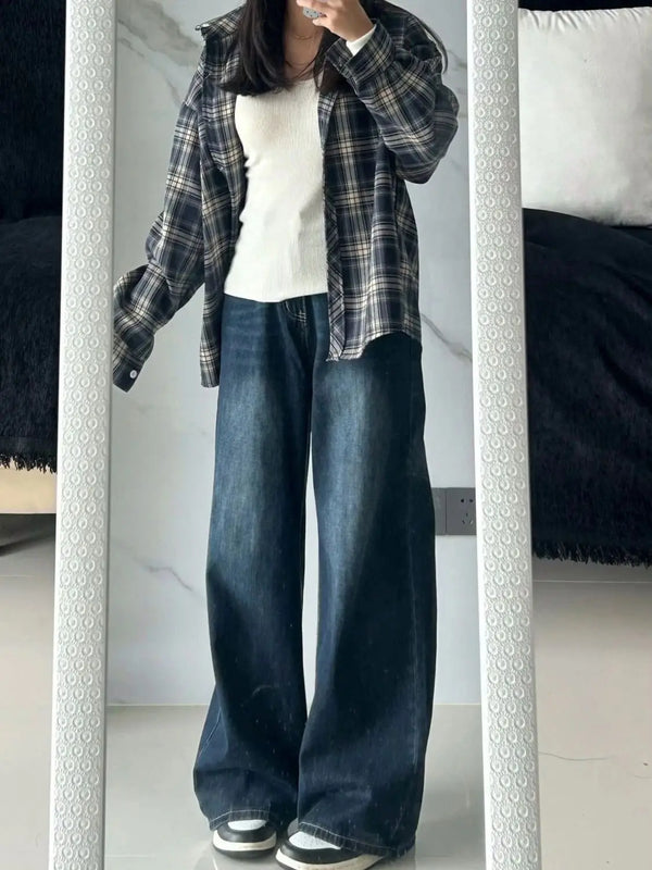 Comfortable high-rise baggy jeans with authentic Y2K silhouette and all-season wearability