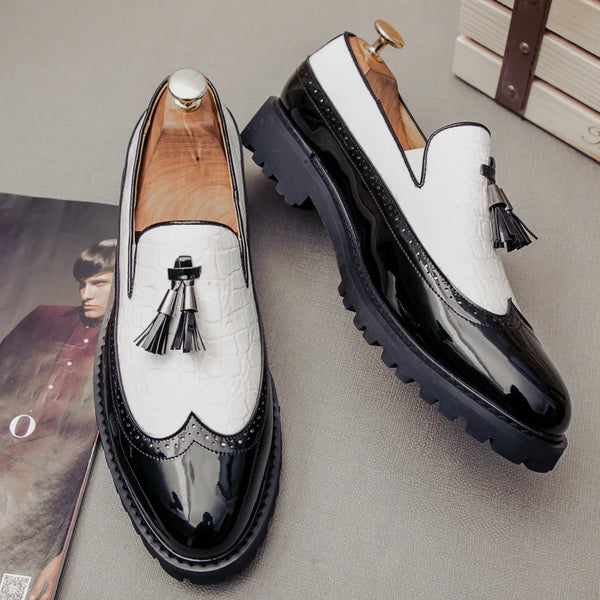 Formal black dress shoes for men, designed for weddings and business meetings.