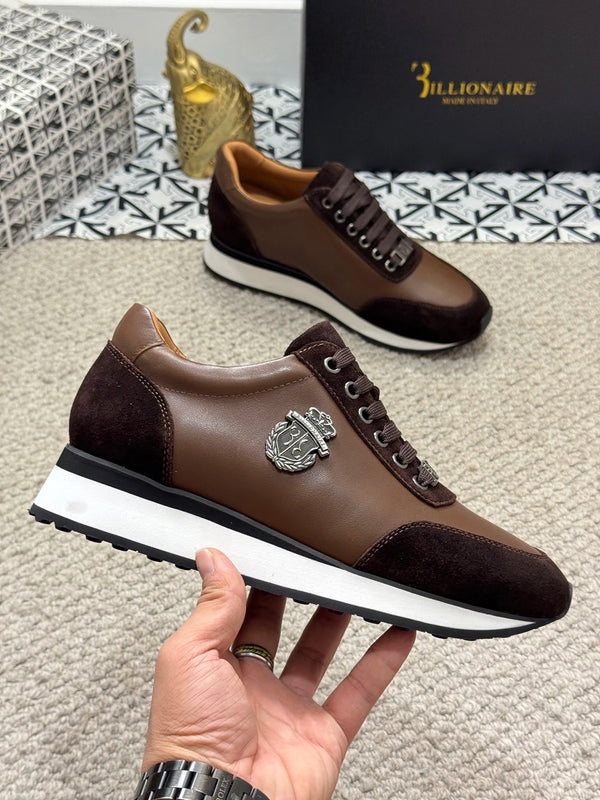 Black leather loafers for men, designed for elegance and comfort.