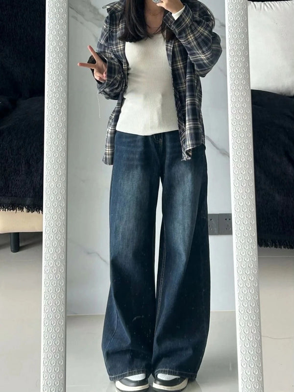 Medium stretch denim baggy jeans featuring vintage Y2K silhouette and functional pockets