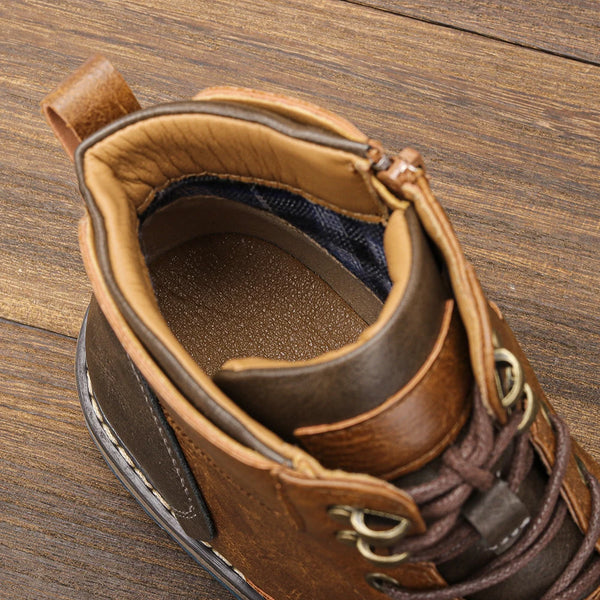 Sophisticated ankle boots in premium leather with modern zip design