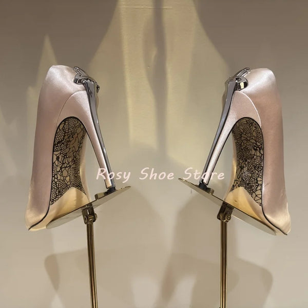 High heels with a luxurious look, ideal for special occasions.