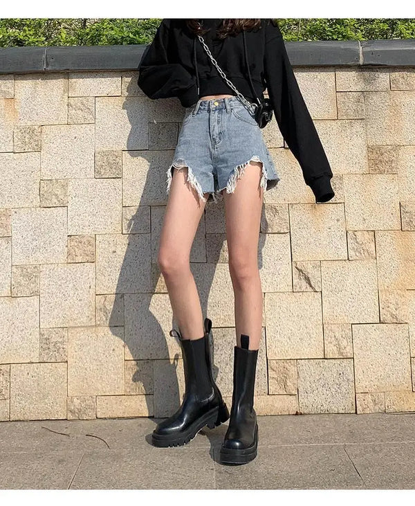 Ripped denim shorts in loose fit with functional pockets and button detailing