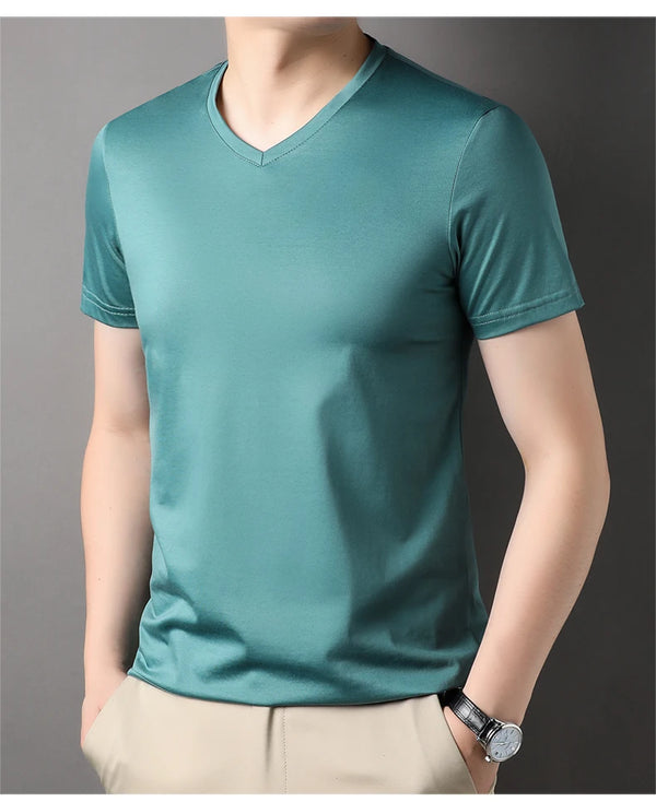 Classic men's v-neck tee in soft fabric