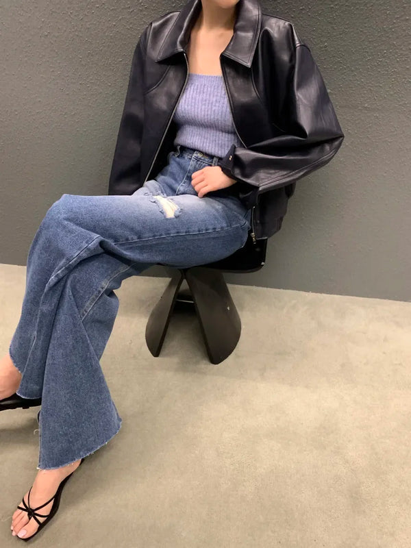 Chic cropped leather jacket for women in faux leather, featuring a turn-down collar and zipper closure, perfect for autumn an