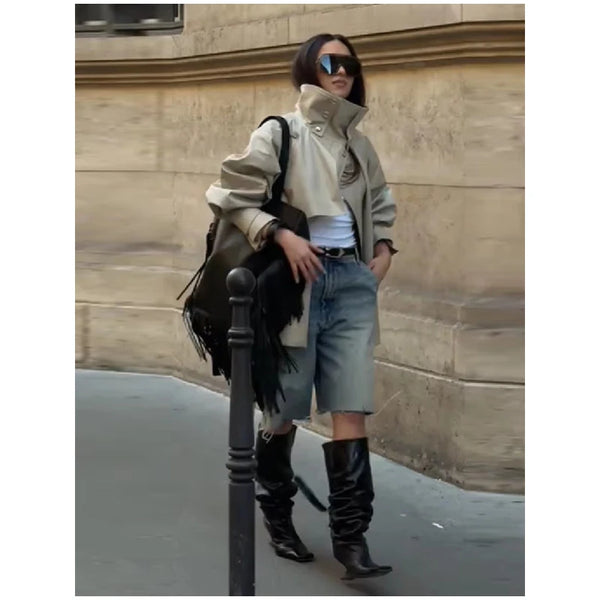 Versatile khaki trench coat perfect for autumn and winter commutes