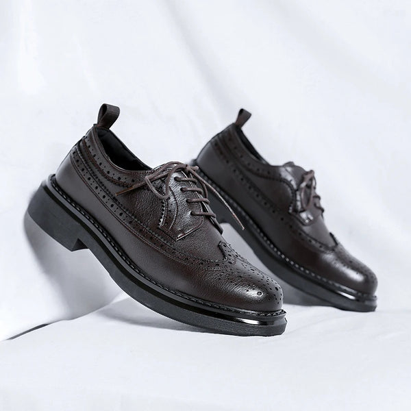 Elegant black shoes with a comfortable PU insole.