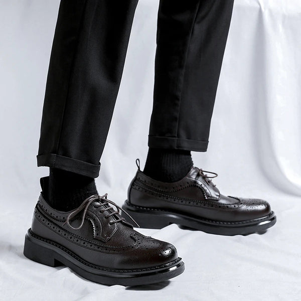 Classic men's dress shoes featuring a comfortable PU insole.