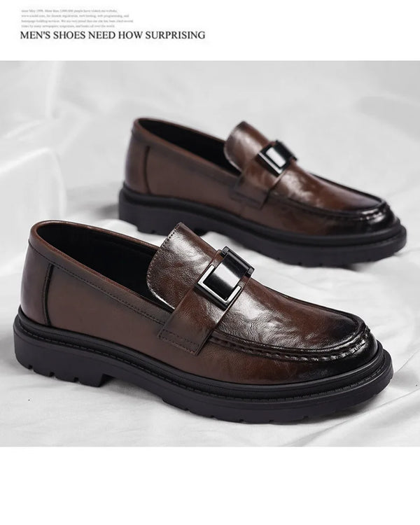 Men's loafers in classic black, a staple for any gentleman's wardrobe.