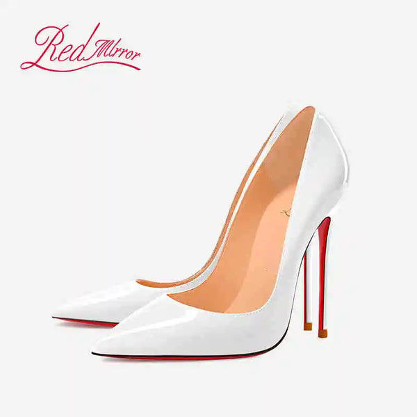 High heel black pumps with pointed toe and comfortable leather lining