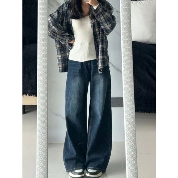 High-waist straight leg jeans in premium denim with authentic early 2000s street style aesthetic
