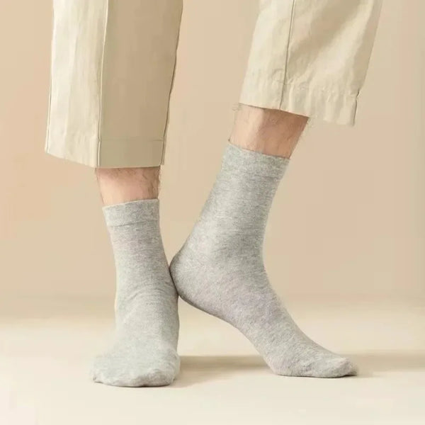 Group of friends wearing versatile Y2K jeans, perfect for casual gatherings.