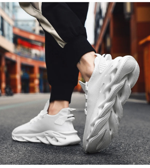 Men's fitness sneakers with lightweight mesh upper and cushioned outsole