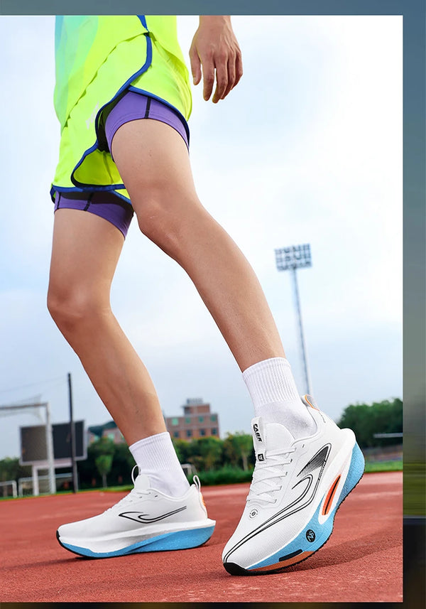 Men's everyday sneakers with ventilated upper and cloud-like cushioning system