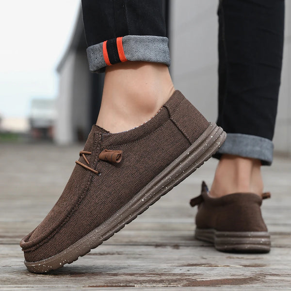 Men's slip-on footwear with cotton lining and breathable upper