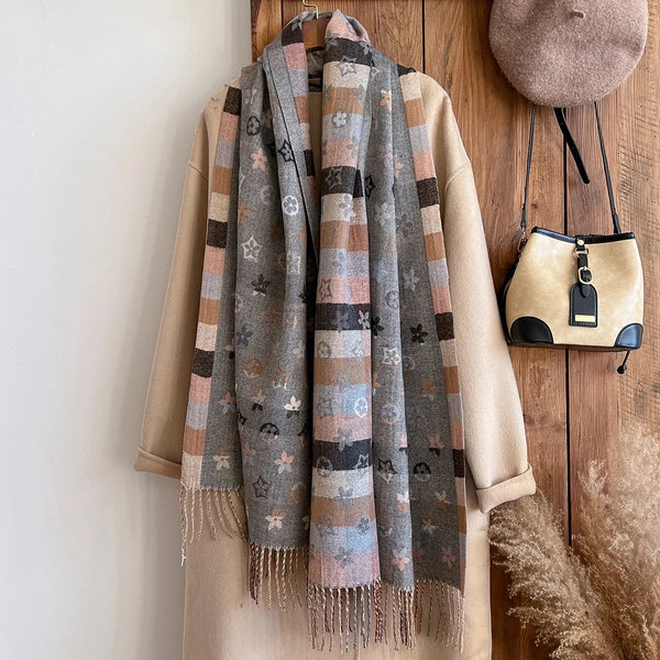 Lightweight yet warm scarf in a vibrant pattern, perfect for chilly evenings.