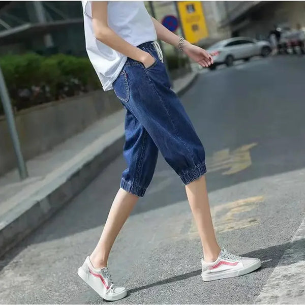 Relaxed fit harem jeans with elastic waistband and functional pockets for everyday wear