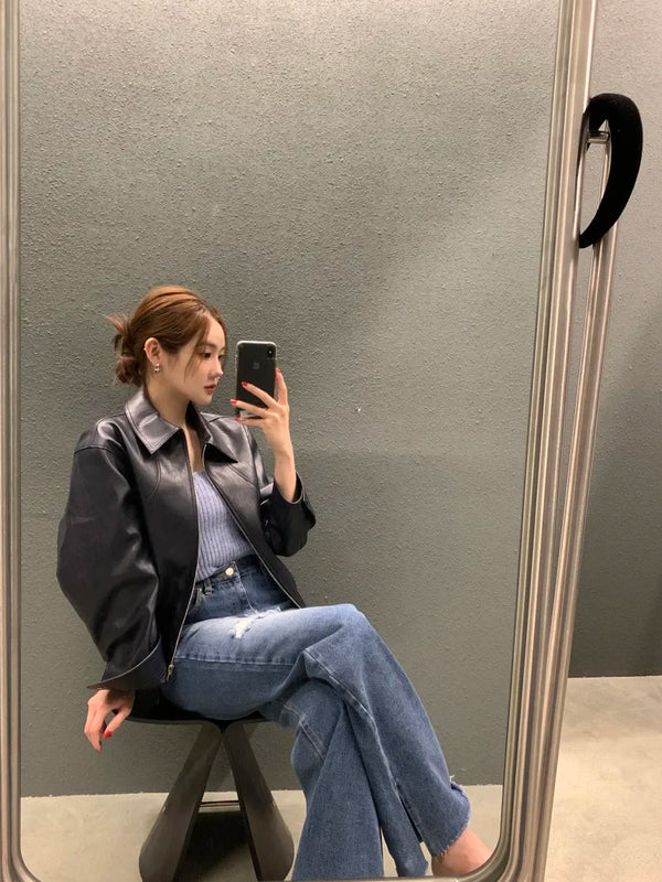Chic cropped leather jacket for women in premium faux leather with turn-down collar and zipper closure, perfect for autumn an