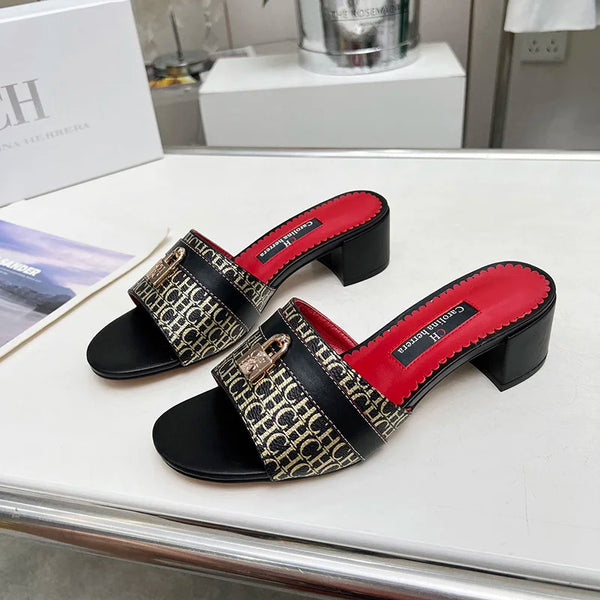 Women's casual flat sandals featuring retro design and easy maintenance materials