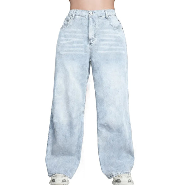 Casual style light wash jeans that enhance your natural silhouette.