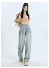 High-waist pleated wide leg jeans for women in premium cotton, offering comfort and vintage-inspired style for any occasion.
